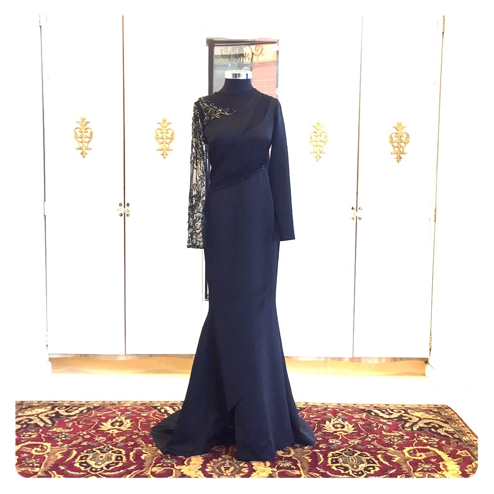 Rengin Sexy, Cut-Out Gown